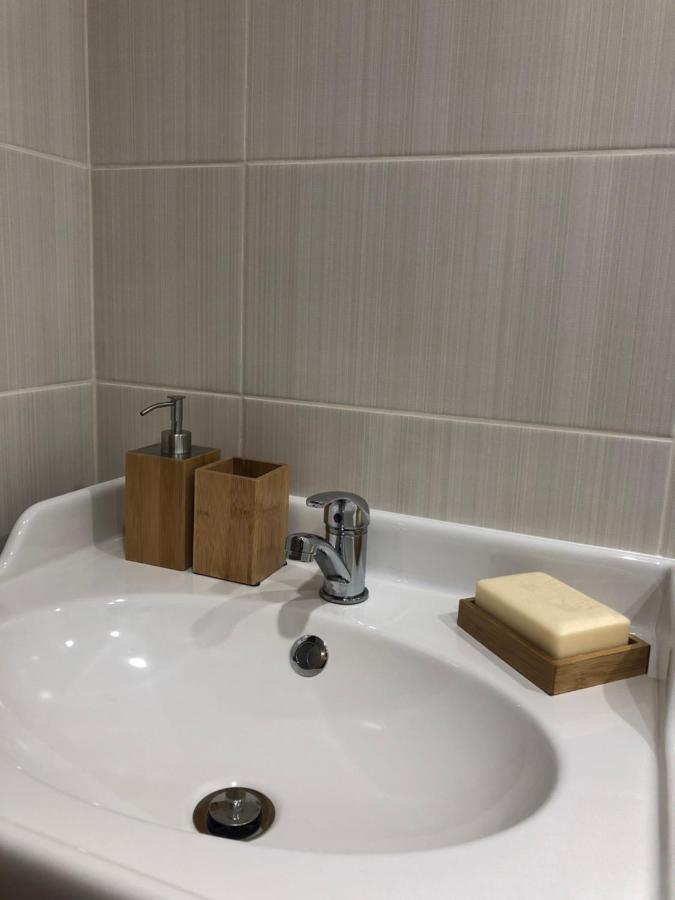 Studio De 35M2 Au Centre De Cusset Exteriör bild